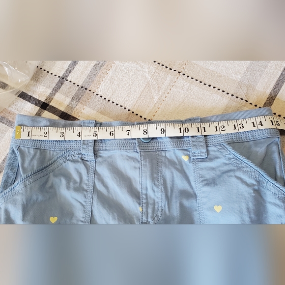 STYLE & CO LIGHT BLUE MID RISE CARGO CAPRIS WITH HEARTS.. - Picture 11 of 13